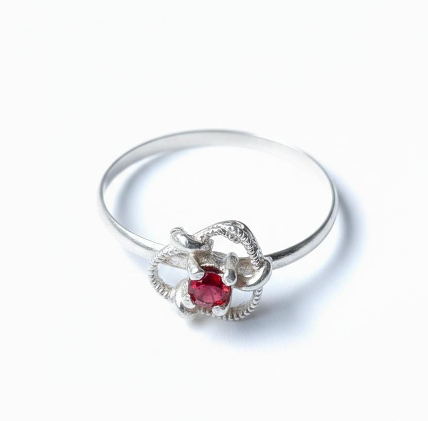 Anillo Bebé Piedra Roja